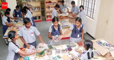 शालेय साहित्य 20-30 टक्क्यांनी महाग, पालकांना आर्थिक उष्णता | पुणे बातम्या