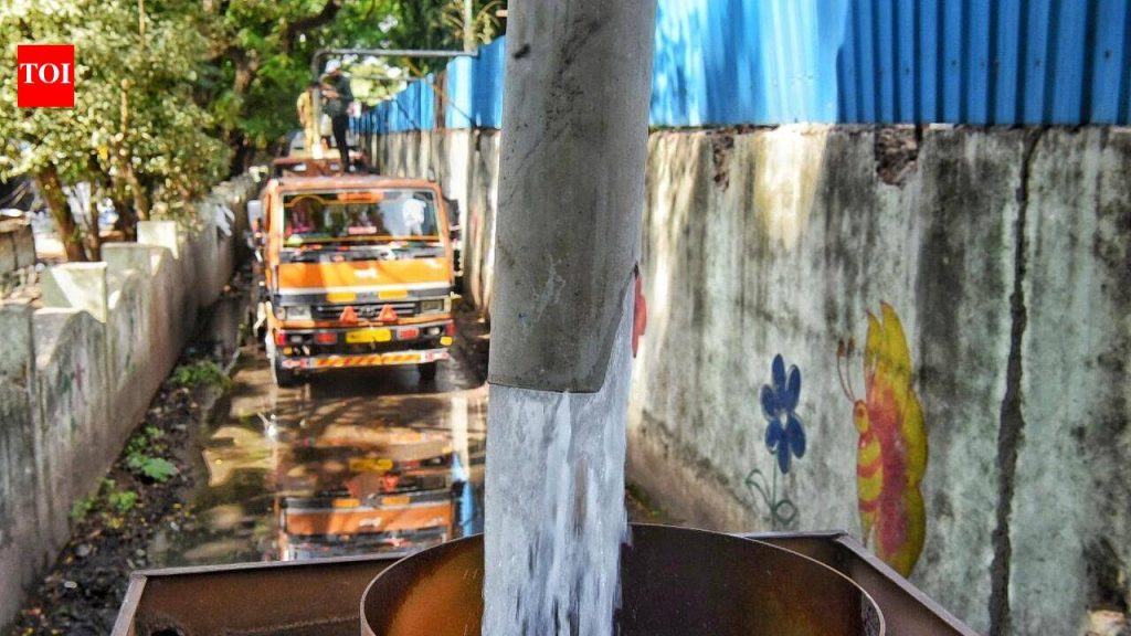 विलीन झालेल्या भागातील रहिवासी पर्यायी दिवसाच्या वेळापत्रकानुसार दररोज एक तास पाणीपुरवठ्यासाठी दाबतात
