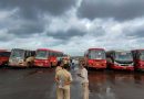 MSRTC वेळापत्रक नाणेफेकीला कारणीभूत आहे कारण पाणी साचणे आणि ठप्प होतात; कॅब चालकांना मोजकेच प्रवासी दिसतात MSRTC वेळापत्रक नाणेफेकीला कारणीभूत आहे कारण पाणी साचणे आणि ठप्प होतात; कॅब चालकांना मोजकेच प्रवासी दिसतात