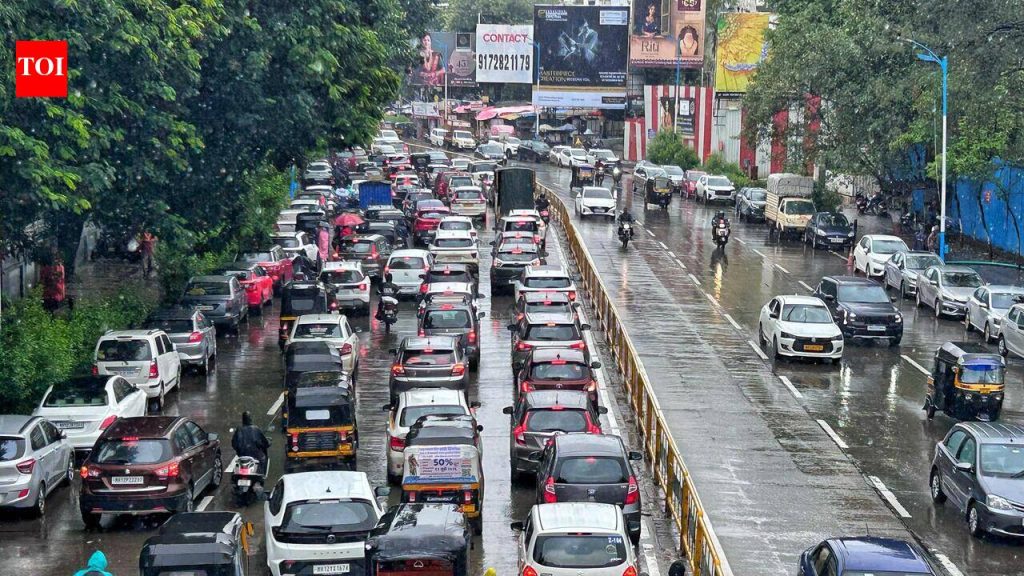 शहरात पावसाची संततधार, घाट भागात जोरदार पाऊस