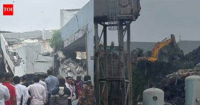 पुण्यात मुसळधार पावसात इमारत कोसळून १६ जण अडकल्याची भीती