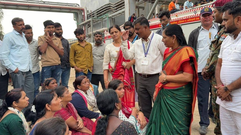 नातेवाइकांचे म्हणणे आहे की बचाव कार्य संथ गतीने सुरू आहे