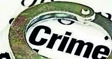पुण्यातील नवले पुलाजवळ बनावट पोलिसासह अन्य 4 जणांनी बिझमनला 1 कोटी रुपयांची रोकड लुटण्याचा प्रयत्न केला.